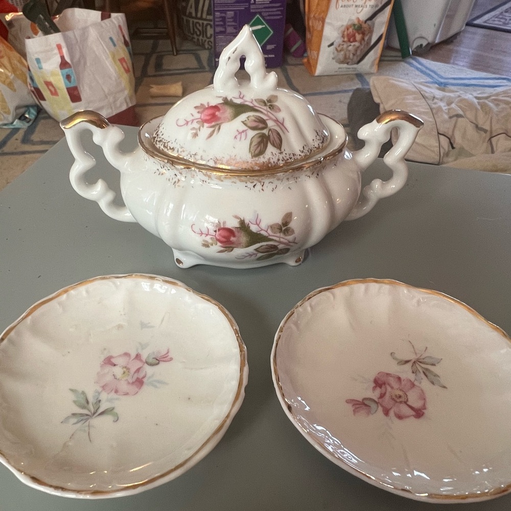 Miniature Tea Sets - No Label - Good Condition - Picture 5 of 5